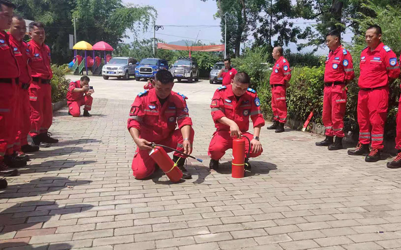 自治區(qū)應急廳組織志愿者協(xié)會演練現場。