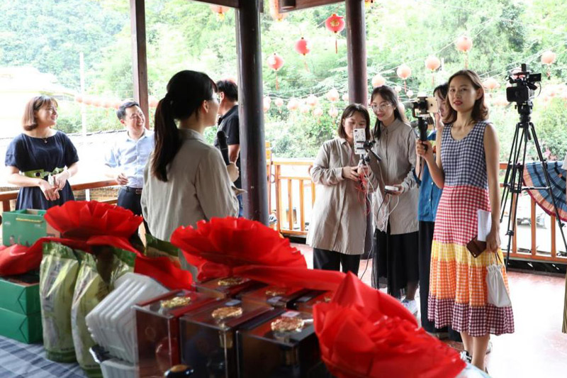 “田上云圩”南丹縣歌婭思谷直播營銷活動。