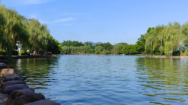 靈湖。