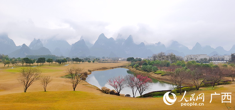 雨后的桂海晴嵐像一幅水墨山水畫。人民網(wǎng) 付華周攝