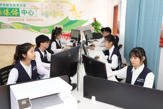 融媒體中心日常工作。趙毅攝